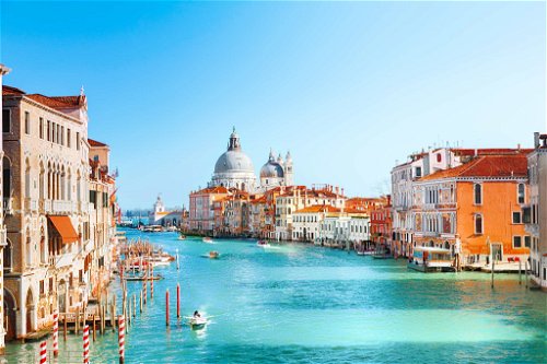 PLATZ 1: Italien Im Bild: Venedig zieht alljährlich Millionen Touristen an.
