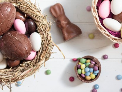 Easter&nbsp;nests with chocolate&nbsp;bunnies and delicate pralines