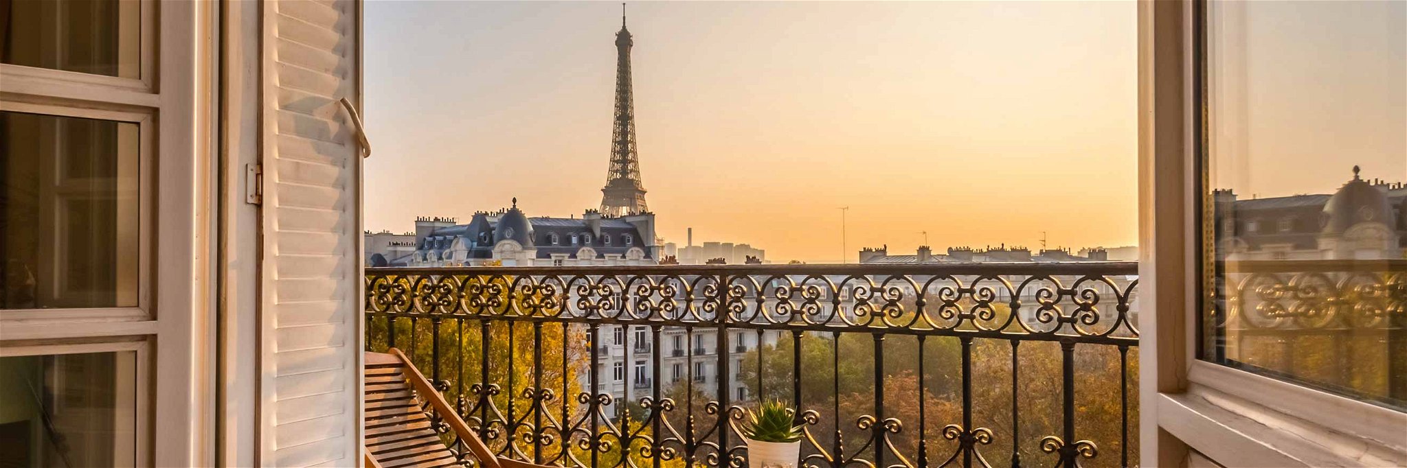 To accompany the gentle spring breeze, we recommend a dose of Parisian-style savoir-vivre.