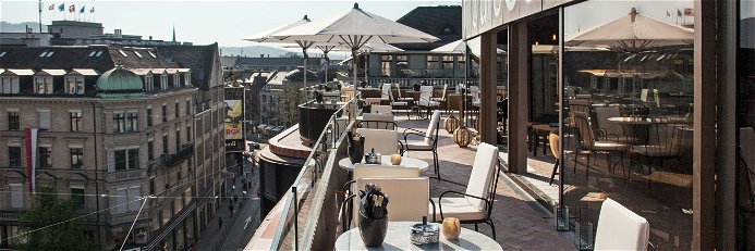 Das Rooftop Restaurant im «Modissa» besticht sowohl mit einem schönen Interieur als auch einem Ausblick über die Dächer Zürichs.&nbsp;