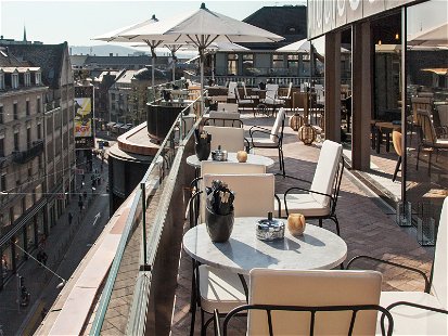 Das Rooftop Restaurant im «Modissa» besticht sowohl mit einem schönen Interieur als auch einem Ausblick über die Dächer Zürichs.&nbsp;