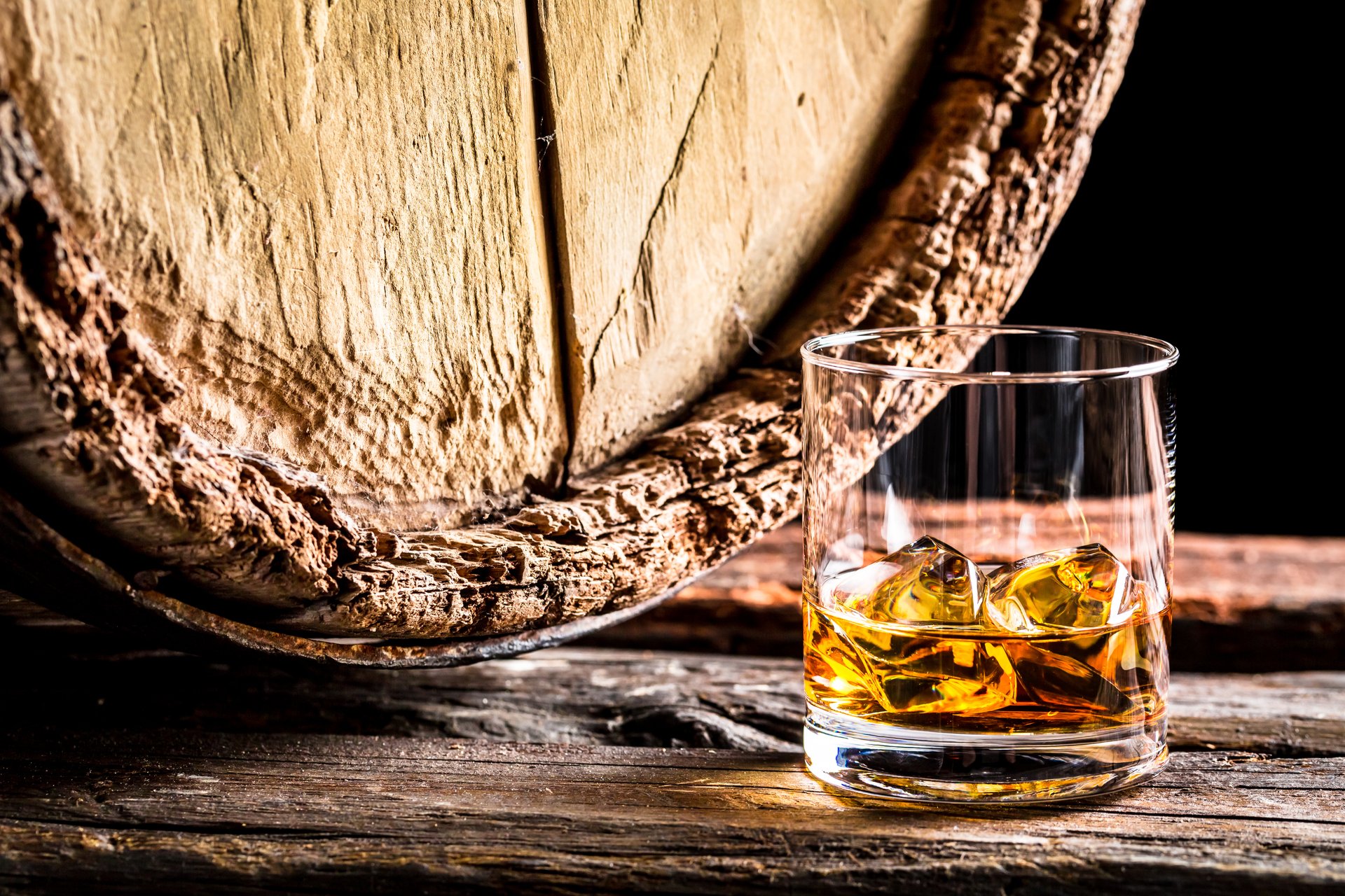 Oak casks&nbsp;are durable and can contain&nbsp;whisky&nbsp;for a long time