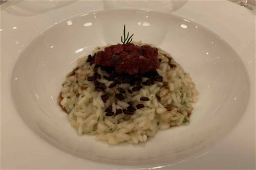 Risotto mit Wagyu Tatar on top