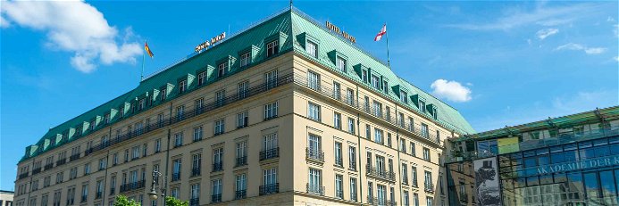 Soll wieder in den Besitz der Familie Adlon kommen: das berühmte Luxushotel Adlon Kempinski vis-a-vis dem&nbsp;Brandenburger Tor&nbsp;in Berlin.&nbsp;