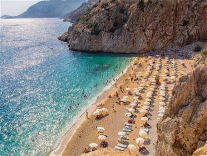 Im Sommer wird es in der Türkei ziemlich voll – im Bild Kaputas Beach.