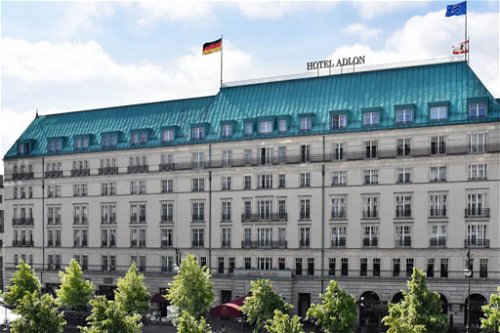 Das Luxushotel liegt direkt am Brandenburger Tor.