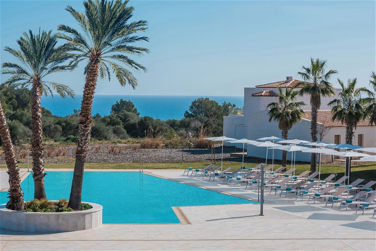 Einer der Pools des neuen Iberostar Cala Domingos auf Mallorca.