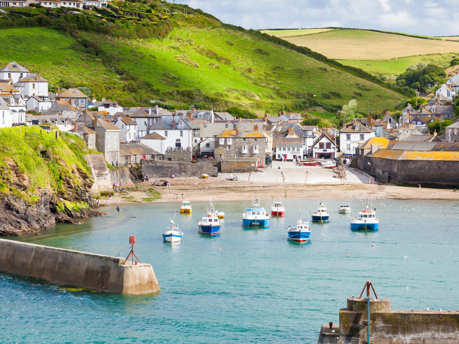 Besides the stunning landscapes, Cornwall is also famous for its seafood, meat pasties&nbsp;and ice cream.&nbsp;