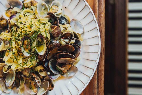 Fine cuisine. Lizzy and Jakob Aigner bring southern pleasure and a holiday feeling to Salzburg at Prosecco by Aigner, plus spaghetti vongole.