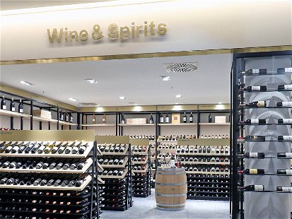 Die neue »Wine &amp; Spirits«-Vinothek im Münchner »Oberpollinger«.