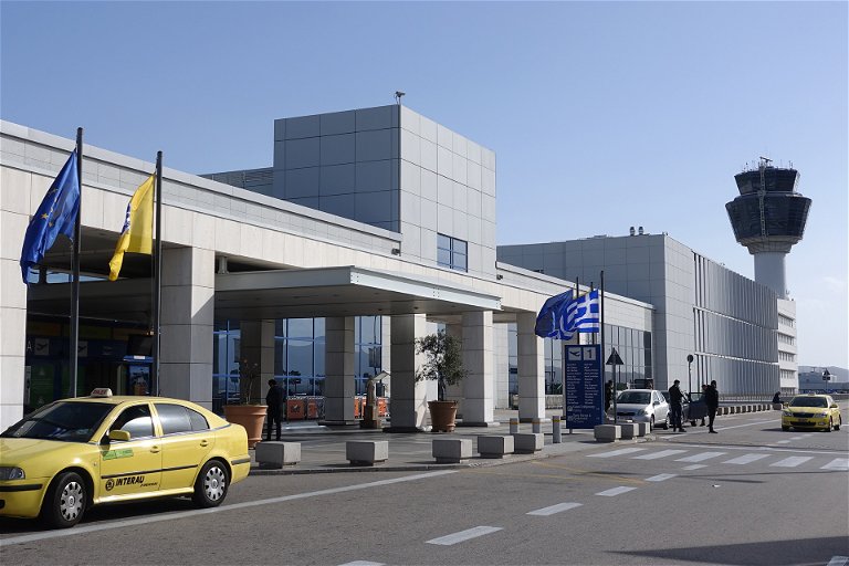 Der internationale Flughafen von Athen wird von Reisenden überwiegend gelobt.