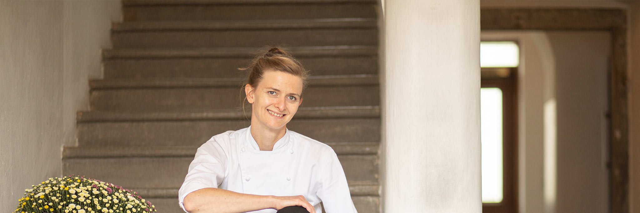 Top chef Theresia Palmetzhofer is also actively involved in training young talent, in order to promote the future of gastronomy.