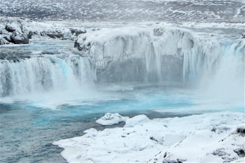 Der Goðafoss Wasserfall