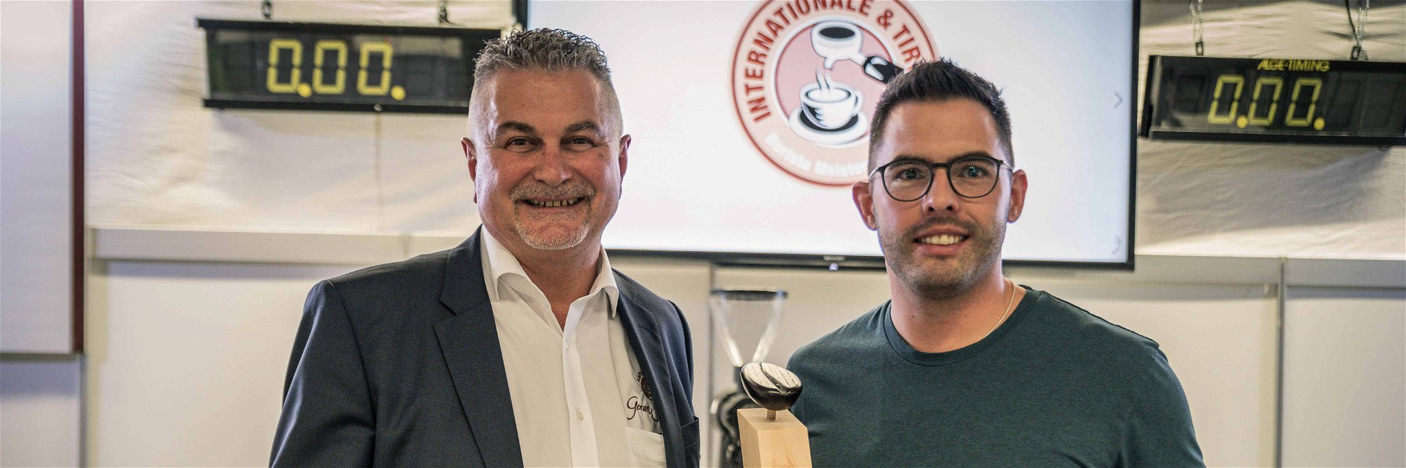 Initiator der Kaffeemeisterschaften Goran Huber&nbsp;und&nbsp;Hannes Andexer&nbsp;bei der Preisverleihung (vlnr.)