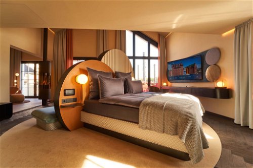 Die Premium Penthouse Suite „Swan“ der „Krønasår Boutique Suites“ bietet einen futuristischen, klaren Einrichtungsstil.