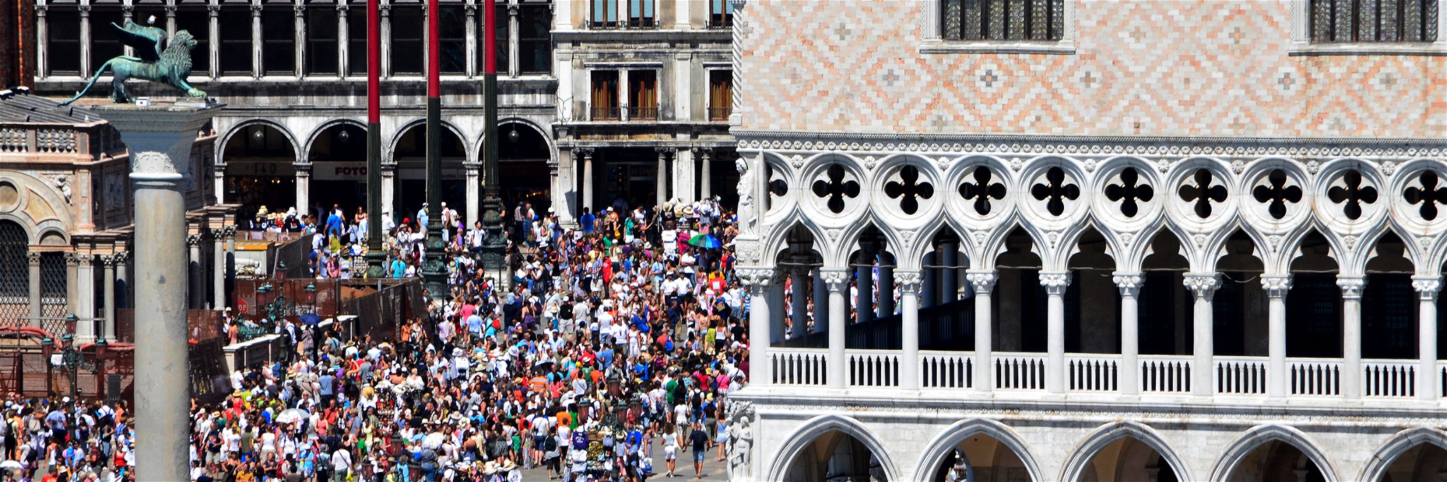 Tourists in Venice: the city wants to introduce entrance fees from 2023.