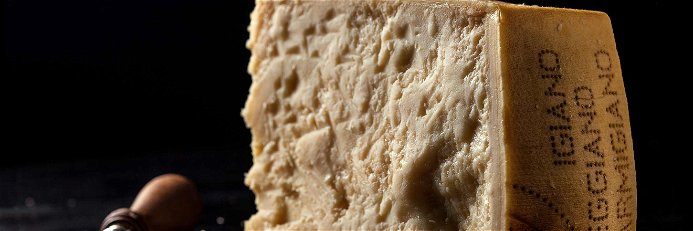 Parmigiano Reggiano: Achten Sie auf das Branding auf der Rinde.