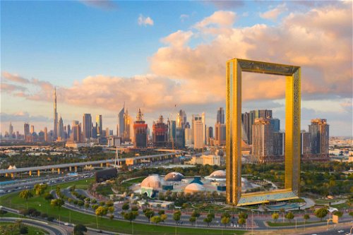 Bei dem Besuch des »Dubai Frame« entdeckt man die Gegenwart und die Zukunft Dubais.