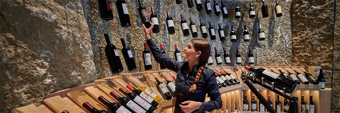Die «Mövenpick Wein-Bar» in Zürich wurde als beste Weinbar in einer Vinothek ausgezeichnet.