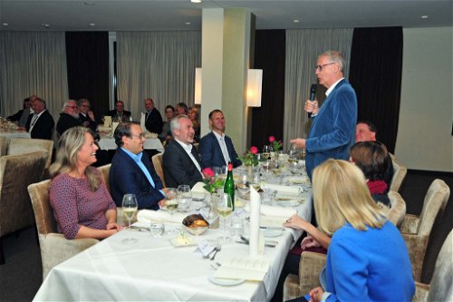 Mit spannenden Informationen und Anekdoten zu seinen Weinen führte Günther Jauch die Gäste im Wirtschaftsclub Düsseldorf durch ein edles 4-Gang-Menü.&nbsp;