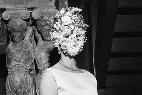 André Ostier,&nbsp;Patricia Lopez-Willshaw, Winter Ball, Hotel Coulanges, Paris, 30. Dezember 1958.