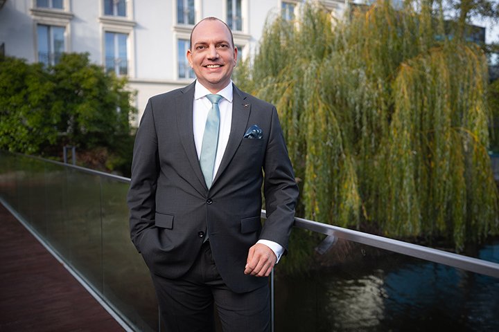 Frank Fuhrmann übernimmt die Position des Executive Assistant Manager im »Kempinski Hotel Frankfurt«.