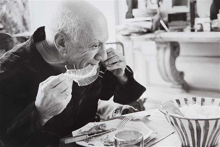 US-Fotograf David Douglas Duncan erhielt private Einblicke in das Leben des Künstlers: Die Gräten des Fisches wurden später von Picasso in Ton abgedruckt.