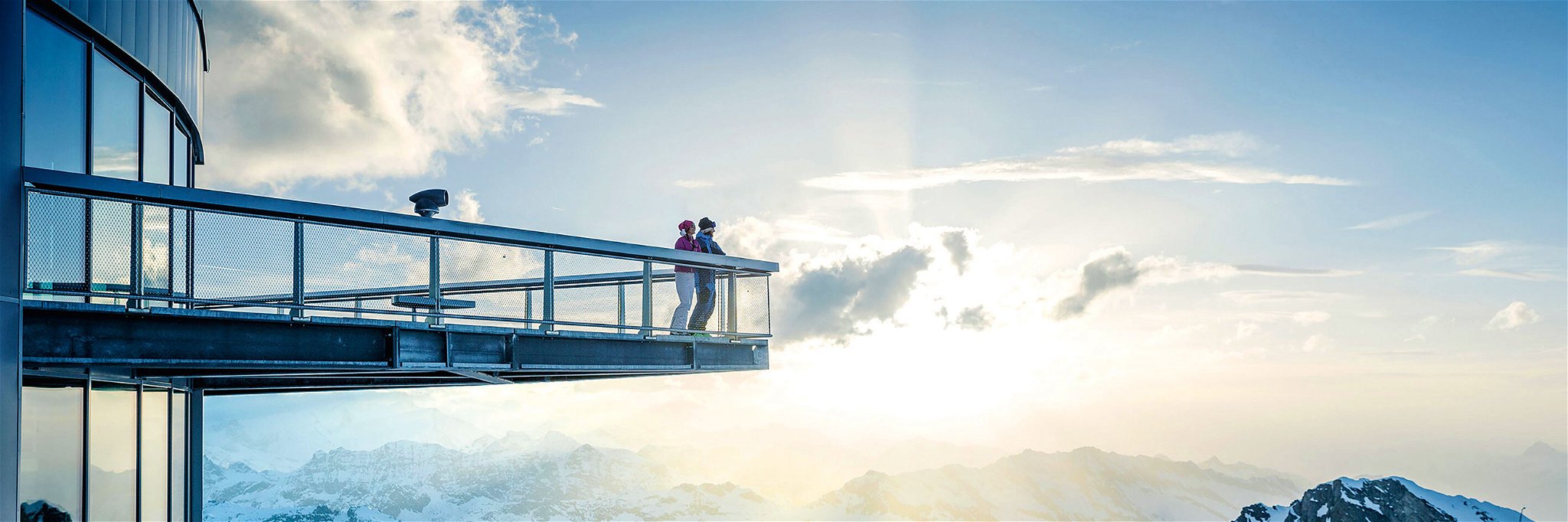 Spektakuläre Architektur, spektakuläre Aussichten: Die Aussichtsplattform&nbsp;»Top of Salzburg« am Kitzsteinhorn in den Hohen Tauern auf über 3200 Metern Seehöhe. Perfekte Bedingungen für Gletscherskilauf.