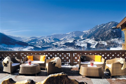 On the terrace of Oberforsthofalm you can enjoy organic, regional cuisine and an incomparable view.