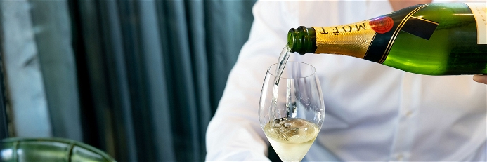 Welches Glas bringt die Aromenvielfalt von Champagner bestmöglich zum Vorschein?
