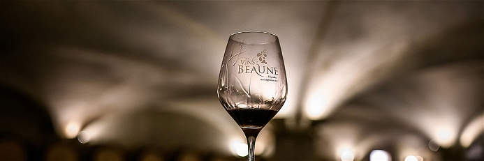 In Beaune wurde Wein für knapp 29 Millionen Euro versteigert.