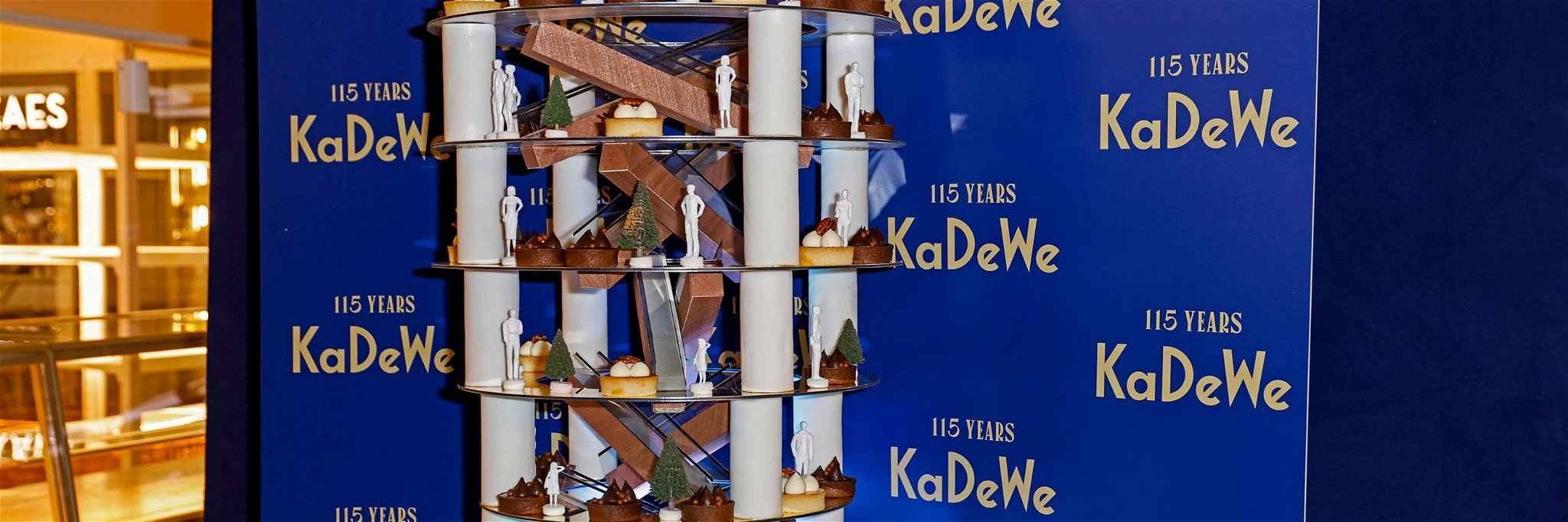 Die imposante Torte war eines der kulinarischen Highlights der Feier im KaDeWe.