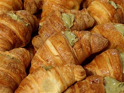 In Italien sind sogenannte »Cornetti« schon lange eine beliebte Süßspeise, jetzt kommen die gefüllten Croissants langsam nach Deutschland.