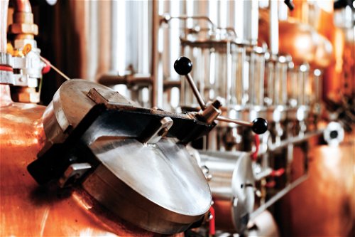 Die Edelbrennerei Erber wurde 1651 in Brixen gegründet. Neben traditionellen Destillaten wie Tiroler Zirbe gibt es auch Gin oder 15&nbsp;Jahre gereiften Brandy.