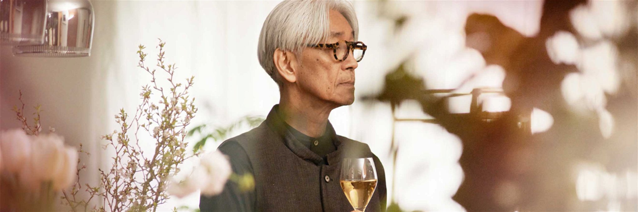 Komponist Ryuichi Sakamoto bringt den Champagnergenuss in die Musikwelt.