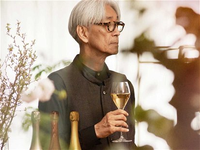 Komponist Ryuichi Sakamoto bringt den Champagnergenuss in die Musikwelt.