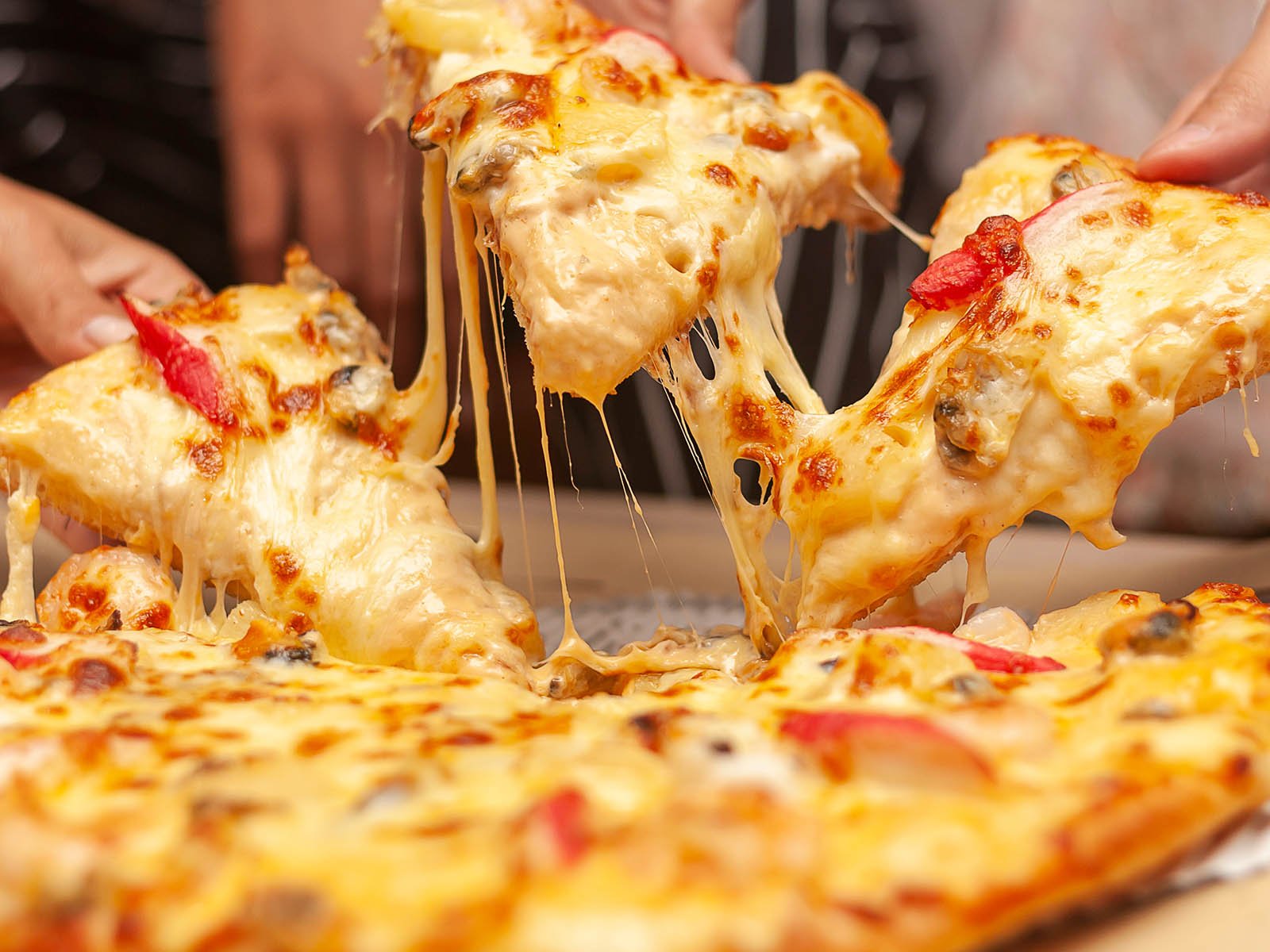 Aufgrund des verwendeten Weißmehls beinhaltet Pizza kaum Ballaststoffe.