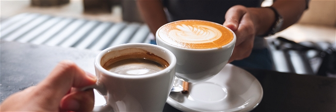 Die Deutschen bestellen in Cafés und Restaurants am liebsten Kaffee.