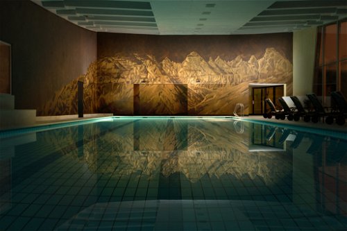 Die Poolhalle mit Alpen-Graffiti des Churer Künstlers Bane im «Hotel Adula».