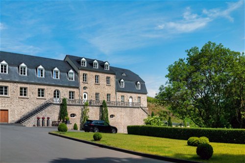 Haus Klosterberg in Zeltingen ist die Heimat von Markus Molitor – in den Kellern reifen Weine aus Dutzenden Einzellagen entlang von Mosel und Saar.