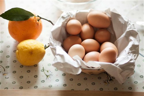 1. Die Zutaten&nbsp;vorbereiten
Frische Eier, möglichst frischen&nbsp;Ricotta und unbehandelte Zitrusfrüchte besorgen.&nbsp;
