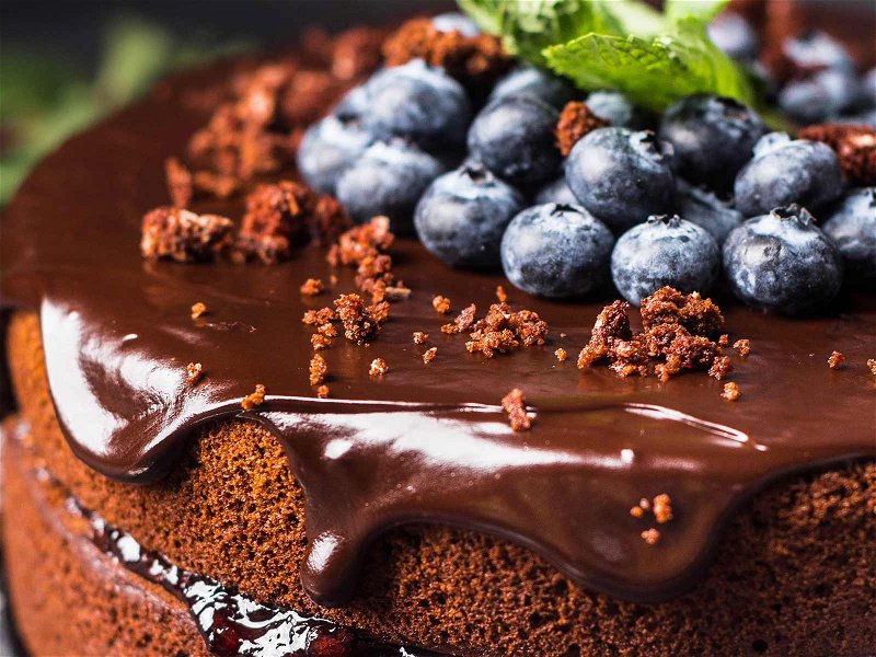 Ob mit Blaubeeren, Meersalz oder Ingwer – viele Zutaten verleihen dem Schokoladenkuchen ein gewisses Etwas.&nbsp;
