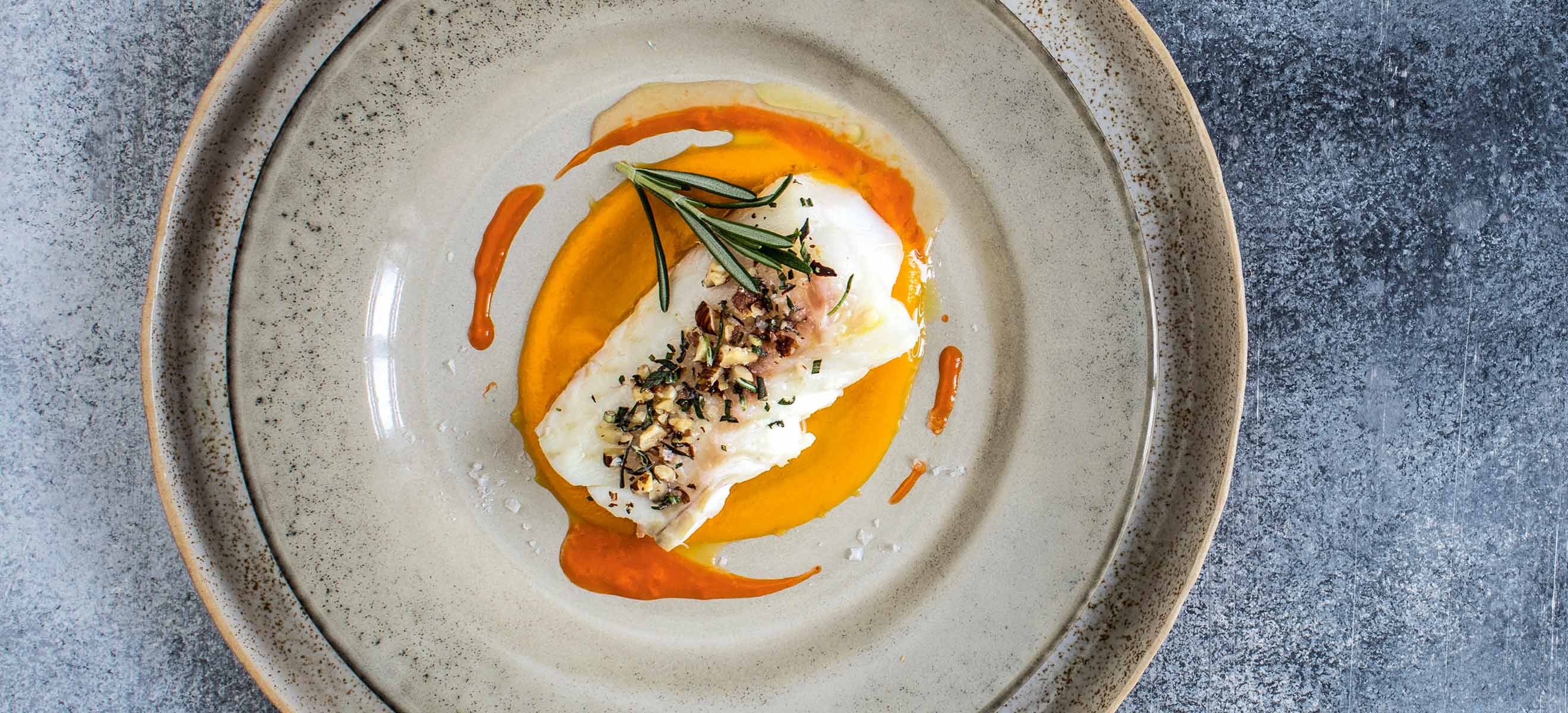 Kabeljaurückenfilets mit Karotten, Haselnuss und Rosmarin - Rezepte ...