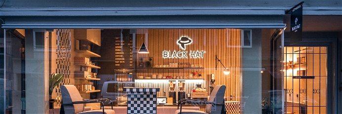 Kaffeegenuss trifft Design im Hamburger »Black Hat Coffee«.