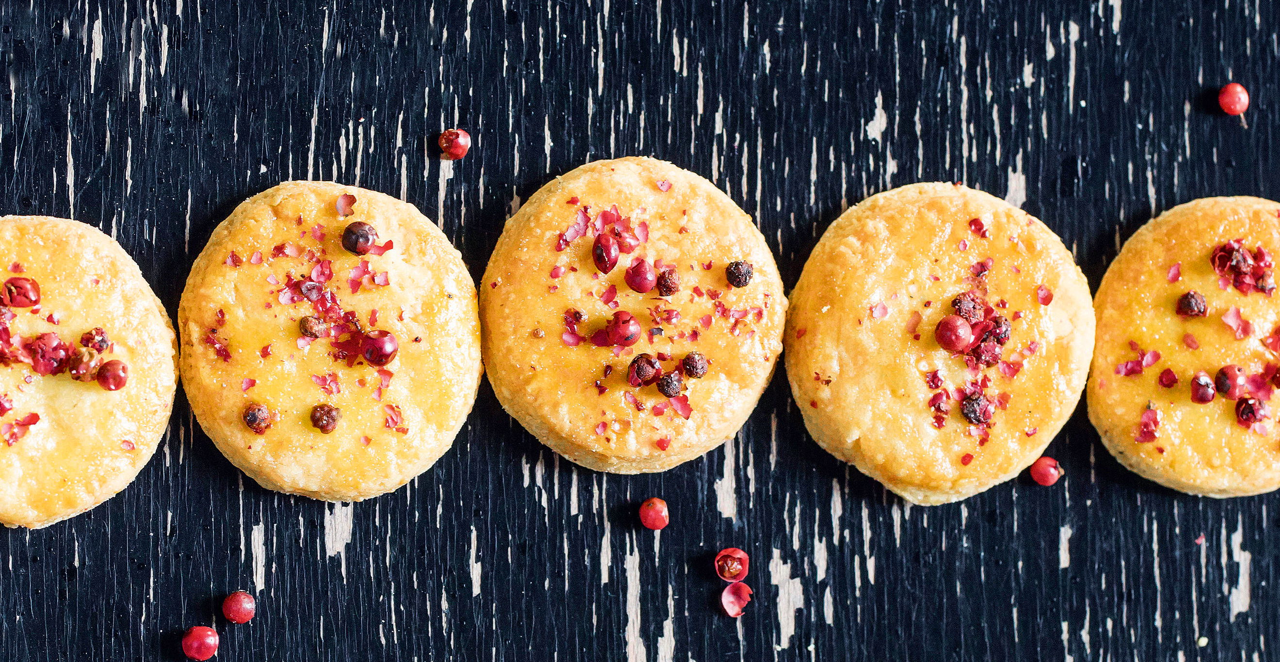 Beaufort-Kekse mit rosa Pfeffer - Rezepte - Falstaff