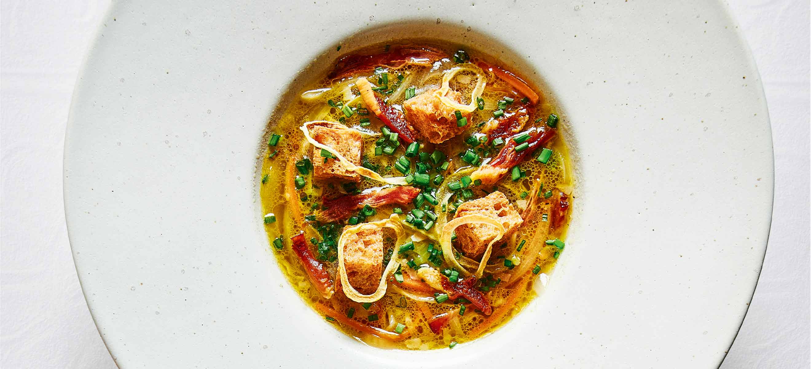Brotsuppe mit Südtiroler Speck - Rezepte - Falstaff