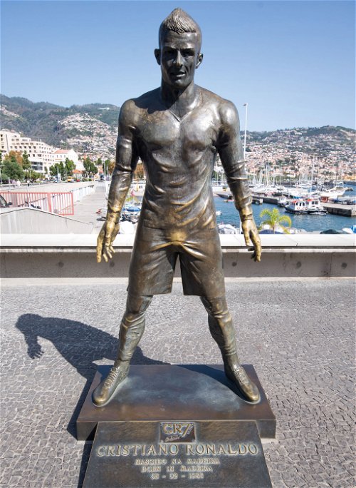Dem Fußballer Ronaldo, dem wohl berühmtesten Sohn der Insel,&nbsp;kann man im Hafen nahekommen – der Statue zumindest.