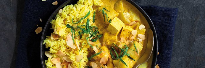 Kohlrabi-Mango-Curry mit Paneer &amp; Kurkuma-Mandel-Reis von ORYZA