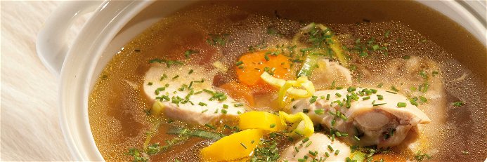 Tradition im Suppentopf: Huhn mit Gemüse und Nudeln.