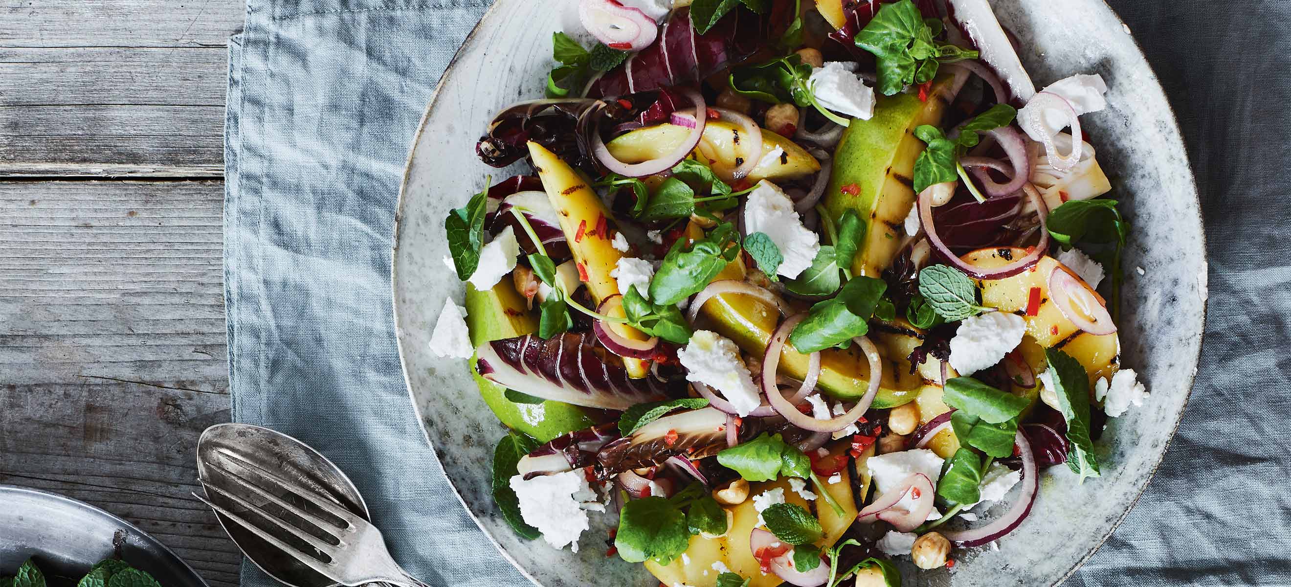 Salat aus Radicchio, Mango und Ziegenfrischkäse - Rezepte - Falstaff